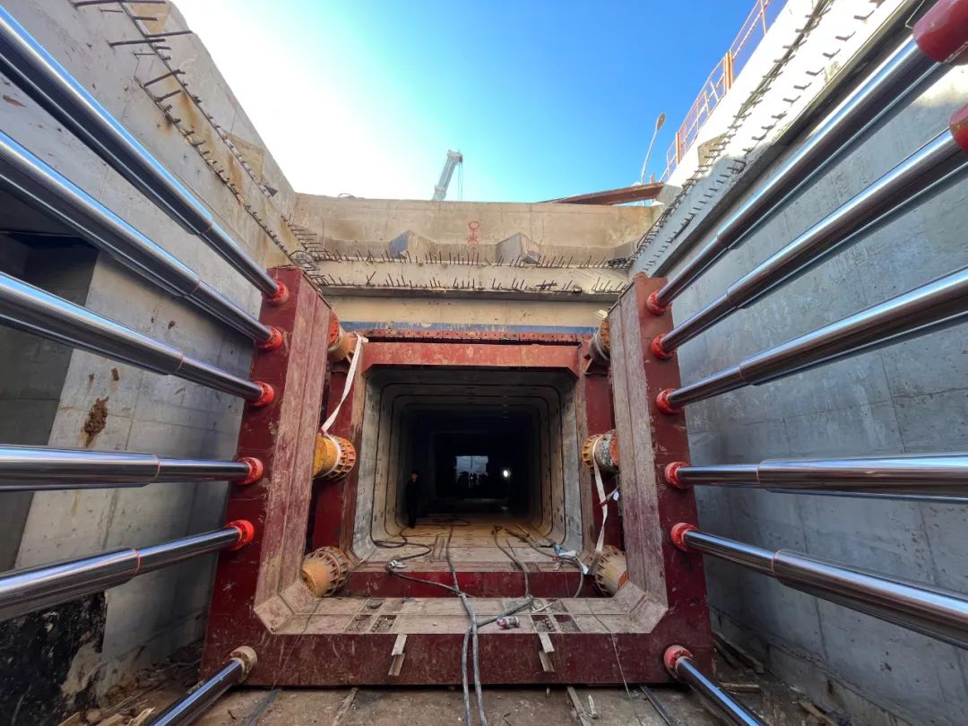 长春市吉大附中人行过街隧道顺遂意会